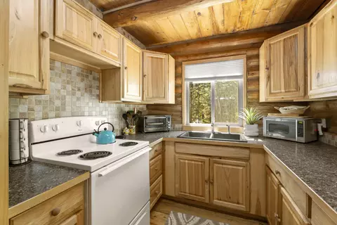 17037 Whittier Dr, Bend, OR 97707 photo 13