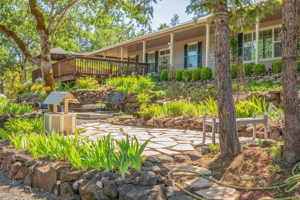 Exterior - 2080 Swingle Rd, Trail, OR 97541 photo 1 of 12