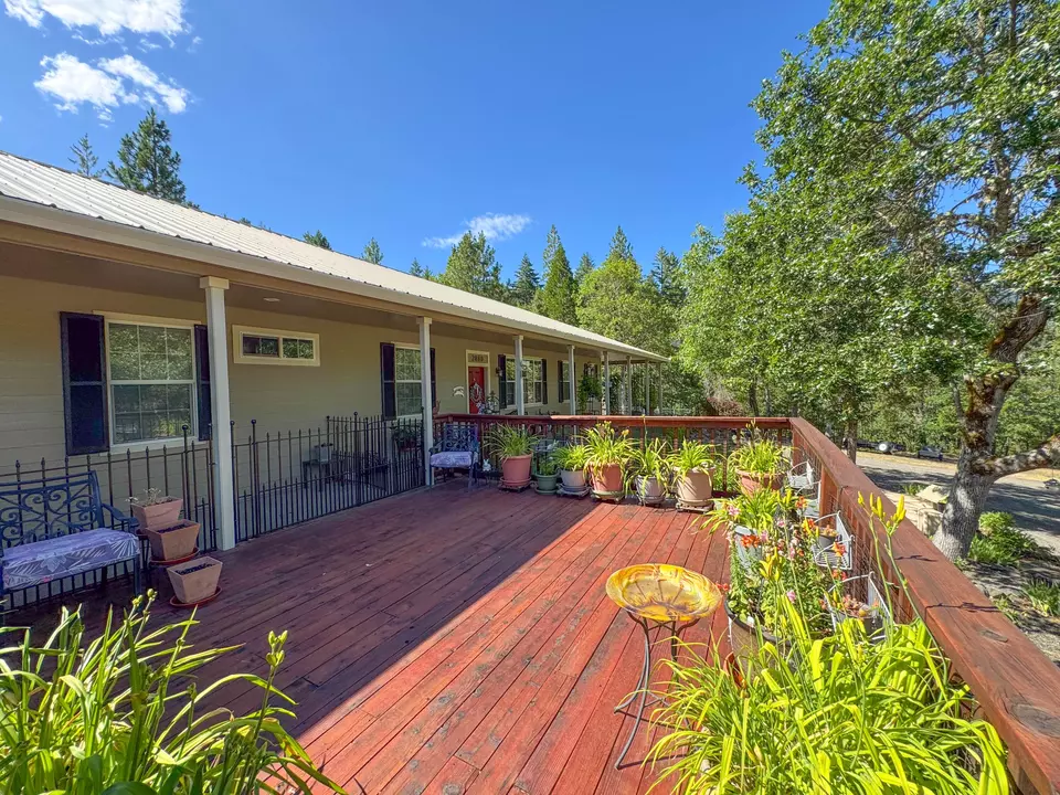 Exterior - 2080 Swingle Rd, Trail, OR 97541 photo 5 of 12