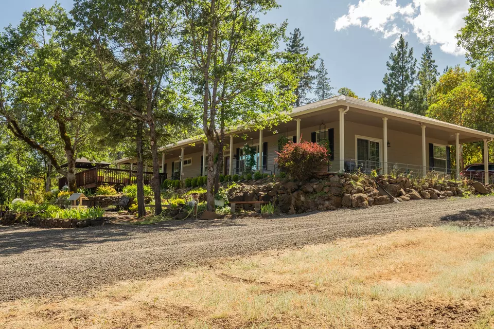 Exterior - 2080 Swingle Rd, Trail, OR 97541 photo 8 of 12