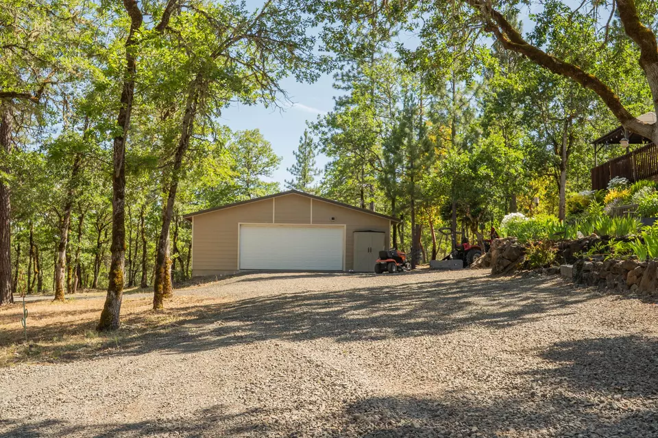 Exterior - 2080 Swingle Rd, Trail, OR 97541 photo 7 of 12