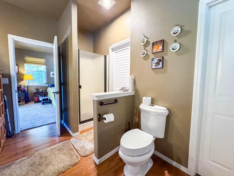 Bath - 2080 Swingle Rd, Trail, OR 97541 photo 3 of 4