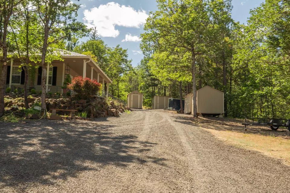 Exterior - 2080 Swingle Rd, Trail, OR 97541 photo 9 of 12