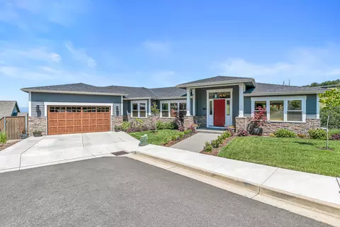 141 Sorrento Ln, Medford, OR 97504