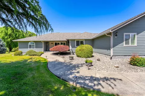 974 Felicia Ln, Grants Pass, OR 97527