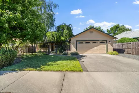 1854 SW Topaz Ln, Grants Pass, OR 97526