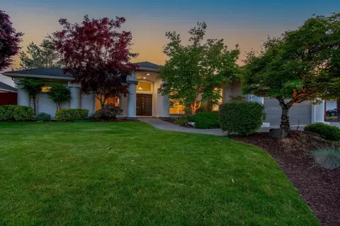 222 Prairie Landing Dr, Eagle Point, OR 97524