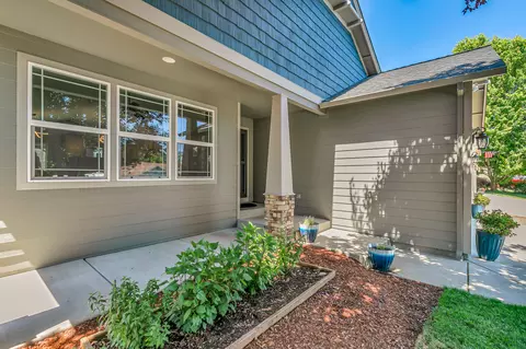 483 Sienna Hills Dr, Eagle Point, OR 97524 photo 3