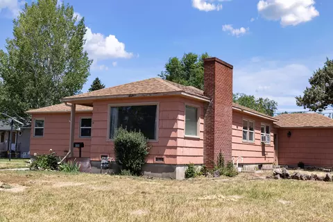 608 NW Canyon Dr, Redmond, OR 97756