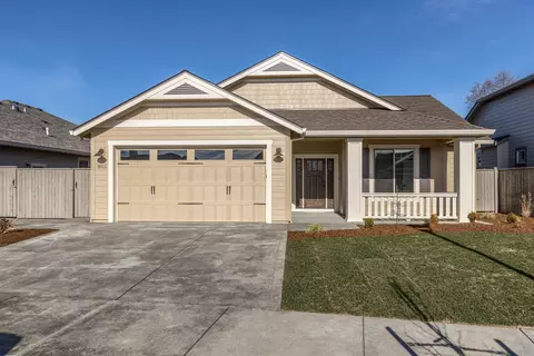 3911 Arizona Dr, Medford, OR 97504