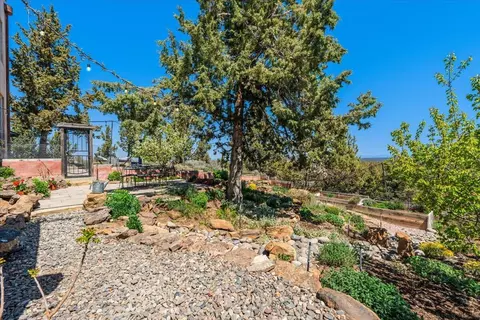 Exterior - 65580 Sisemore Rd, Bend, OR 97703 photo 14 of 21