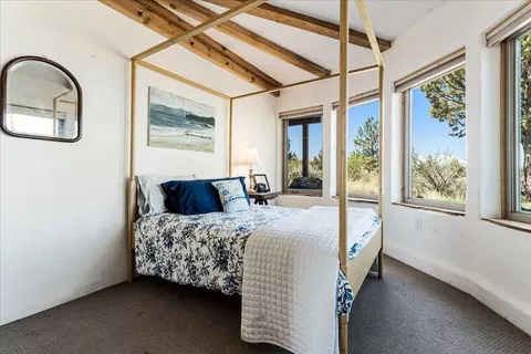 Bedroom - 65580 Sisemore Rd, Bend, OR 97703 photo 1 of 8