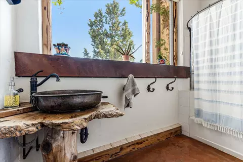 Bath - 65580 Sisemore Rd, Bend, OR 97703 photo 1 of 4