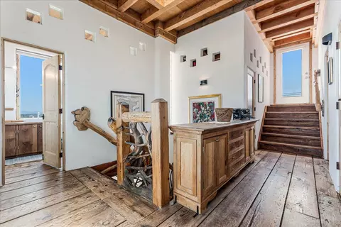 Entry Way - 65580 Sisemore Rd, Bend, OR 97703 photo 2 of 2