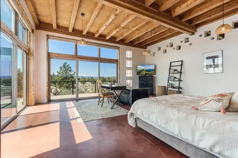 Bedroom - 65580 Sisemore Rd, Bend, OR 97703 photo 7 of 8