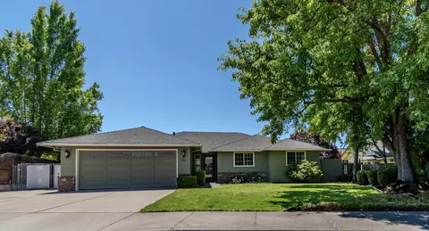 2562 Ashwood Ct, Medford, OR 97504