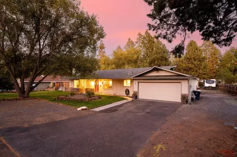 60812 Goldenrain Dr, Bend, OR 97702