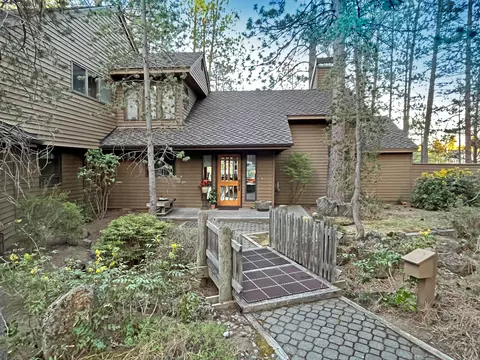 60055 River Bluff Trl, Bend, OR 97702