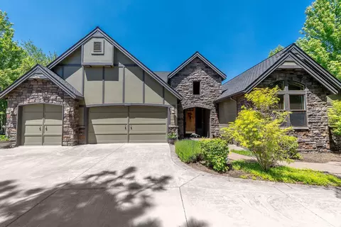 61049 Snowbrush Dr, Bend, OR 97702