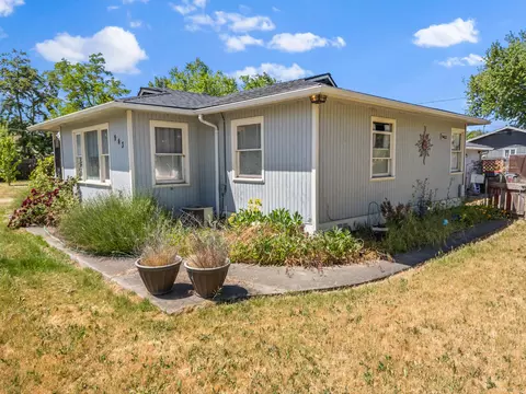 943 N Ross Ln, Medford, OR 97501