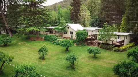 2835 Sundown Rd, Medford, OR 97501