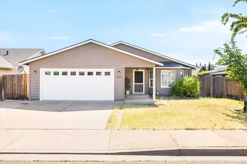 2684 Cummings Ln, Medford, OR 97501