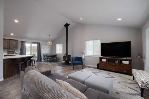 55659 Swan Rd, Bend, OR 97707