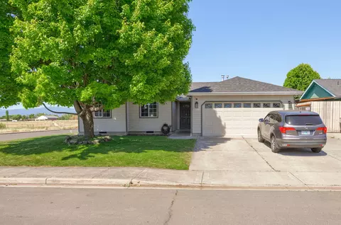 8005 Thunderhead Ave, White City, OR 97503
