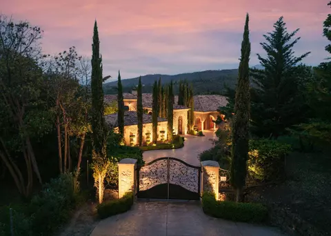 321 Pair A Dice Ranch Rd, Jacksonville, OR 97530