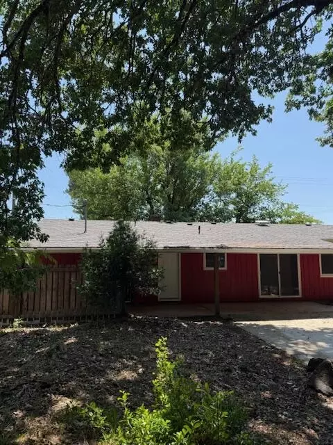 Exterior - 236 S Caves Ave, Cave Junction, OR 97523 photo 6 of 9
