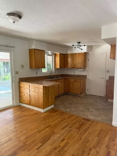 Kitchen - 236 S Caves Ave, Cave Junction, OR 97523 photo 3 of 4