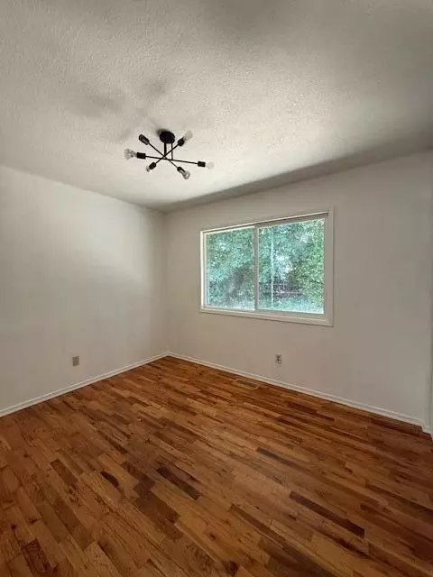 Bedroom - 236 S Caves Ave, Cave Junction, OR 97523 photo 3 of 4