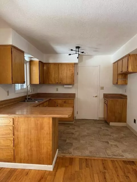 Kitchen - 236 S Caves Ave, Cave Junction, OR 97523 photo 2 of 4