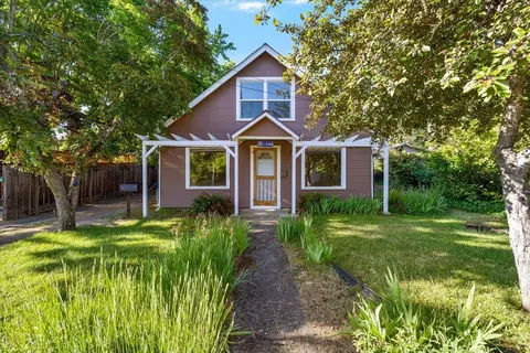 1040 E Main St, Ashland, OR 97520