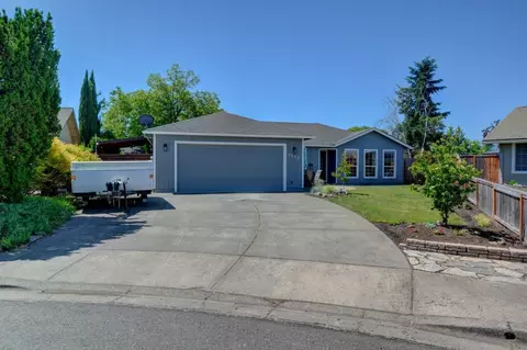 1733 Jessica Cir, Central Point, OR 97502
