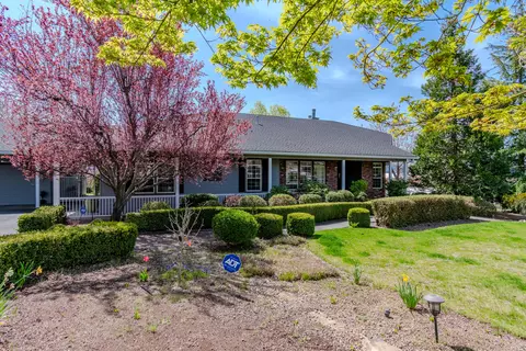 4210 Cherry Ln, Medford, OR 97504