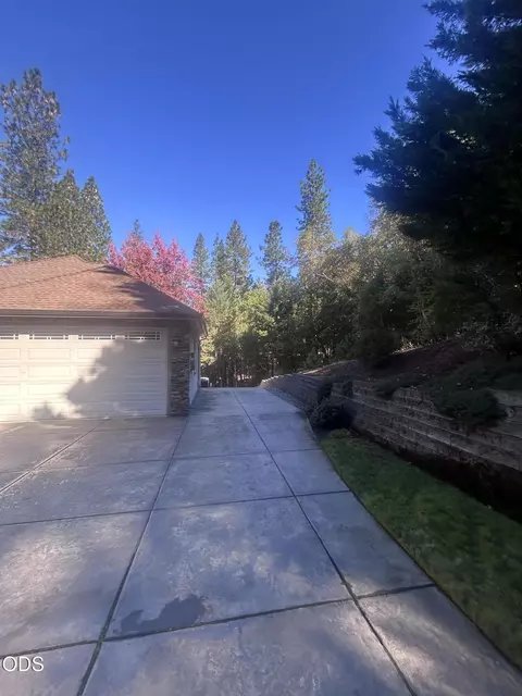 Exterior - 1280 Marcy Loop Rd, Grants Pass, OR 97527 photo 9 of 11