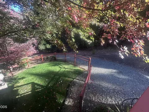 Exterior - 1280 Marcy Loop Rd, Grants Pass, OR 97527 photo 4 of 11