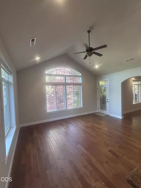 Living - 1280 Marcy Loop Rd, Grants Pass, OR 97527 photo 3 of 6
