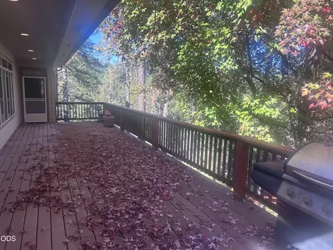 Exterior - 1280 Marcy Loop Rd, Grants Pass, OR 97527 photo 3 of 11