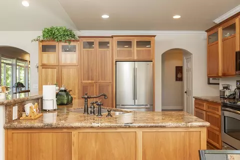 Kitchen - 1280 Marcy Loop Rd, Grants Pass, OR 97527 photo 2 of 2
