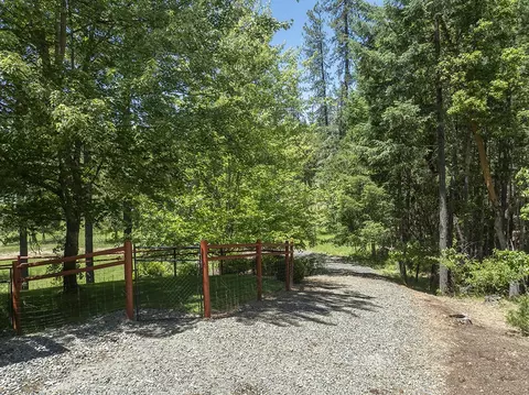 Exterior - 1280 Marcy Loop Rd, Grants Pass, OR 97527 photo 4 of 14