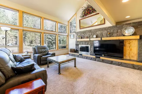 58160 Mcnary Ln, Sunriver, OR 97707 photo 2
