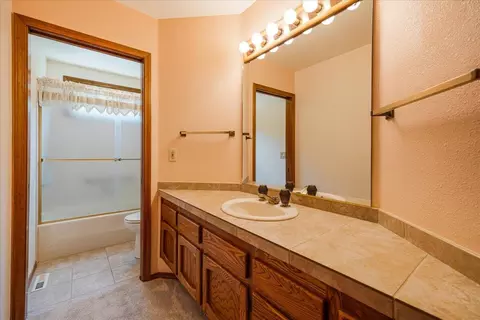 Bath - 20386 White Pass, Bend, OR 97702 photo 3 of 3