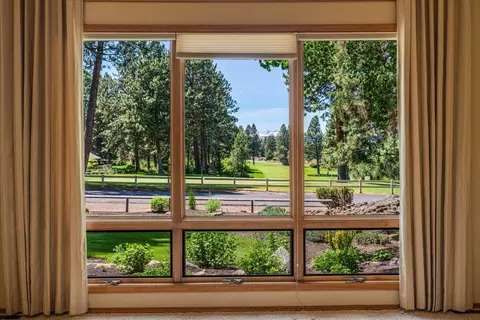 Living - 20386 White Pass, Bend, OR 97702 photo 5 of 6