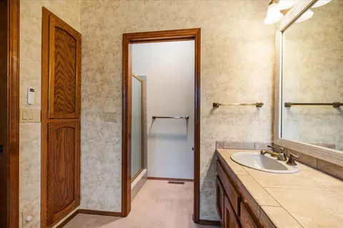 Bath - 20386 White Pass, Bend, OR 97702 photo 2 of 3