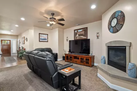4 Meadowfield Cir, Eagle Point, OR 97524 photo 13