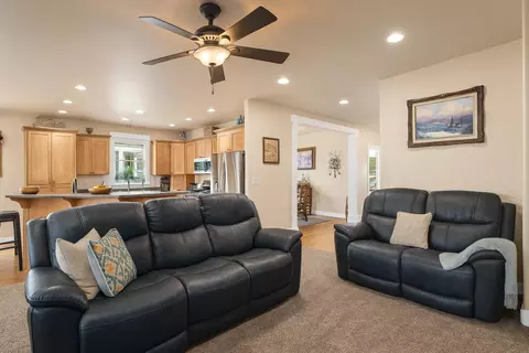 4 Meadowfield Cir, Eagle Point, OR 97524 photo 12