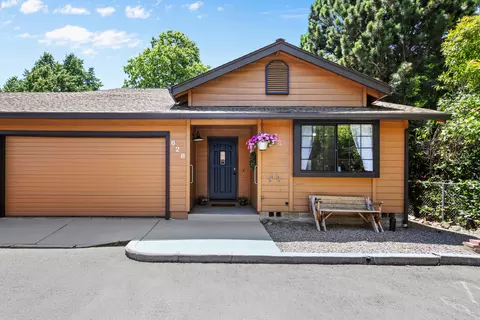 628 Golden Ln, Medford, OR 97504