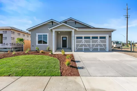 3710 Carlin Dr, Medford, OR 97504